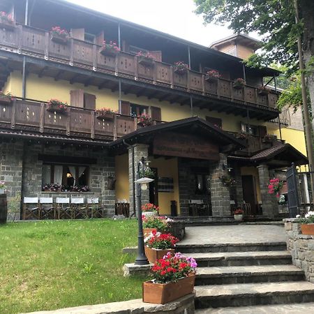Albergo Bertocchi Collagna Bagian luar foto